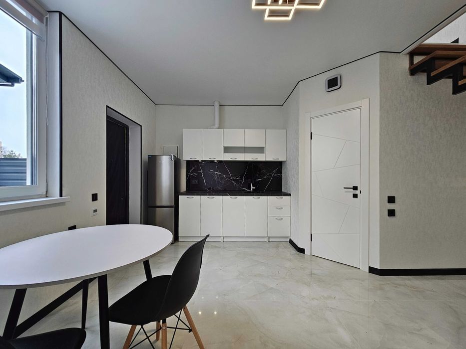 Оренда двоповерхового Townhouse 35m2 з новим ремонтом