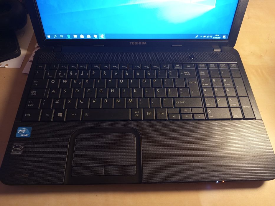 Portátil Toshiba Processador Intel Disco SSD 240GB WiFi Bluetooth Bateria +2H