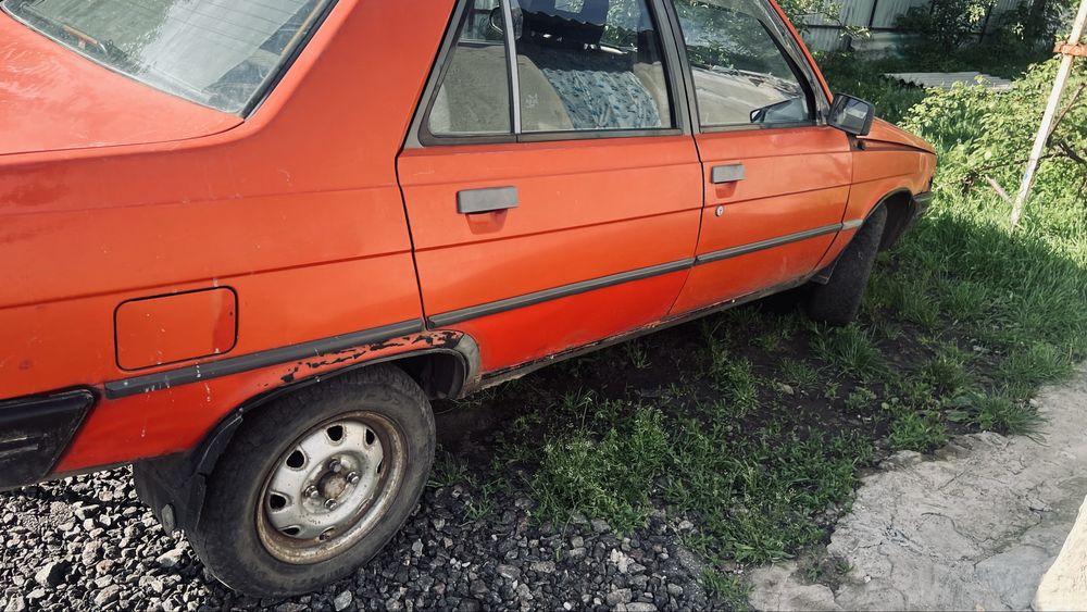 рено 9 -11-19 гарний стан інші запчатини