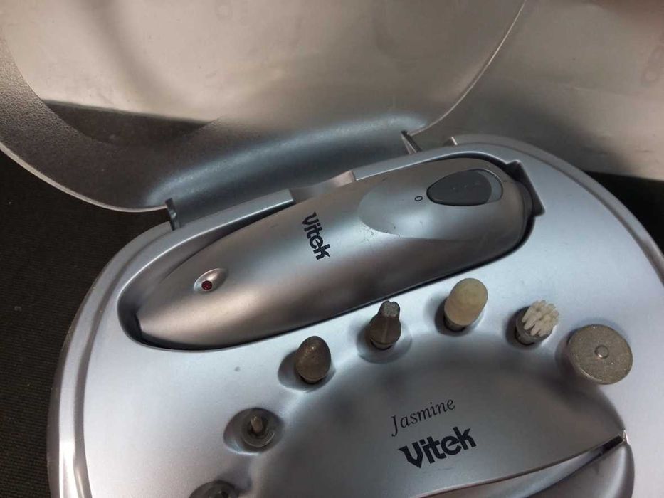 Набор для маникюра Vitek 2203 SR