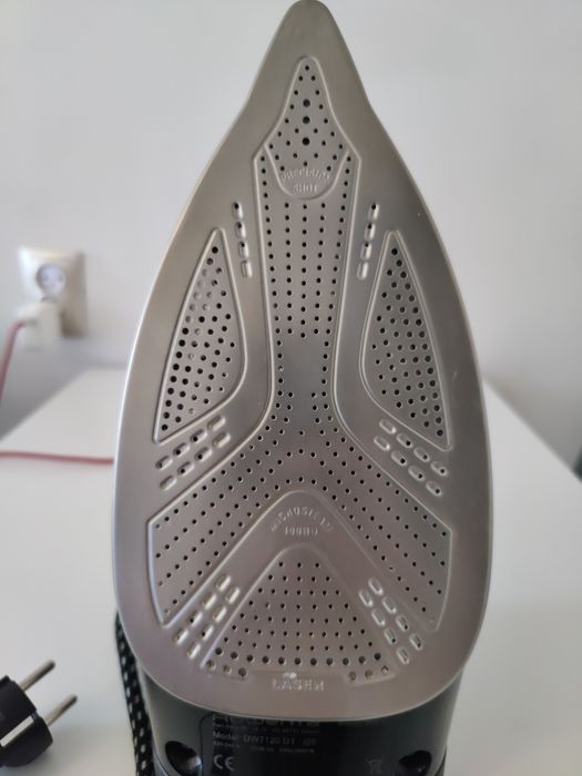 Żelazko Rowenta DW 7120 (nowe, sprawne, lekkie uszkodzenie mechaniczne