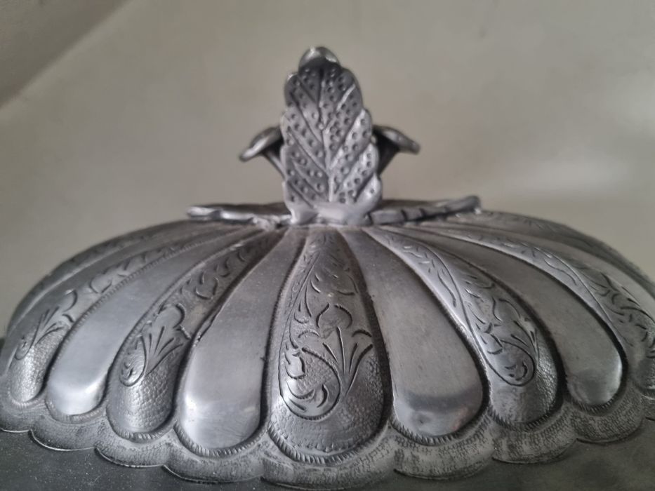 Terrina com tampa + travessa de estanho