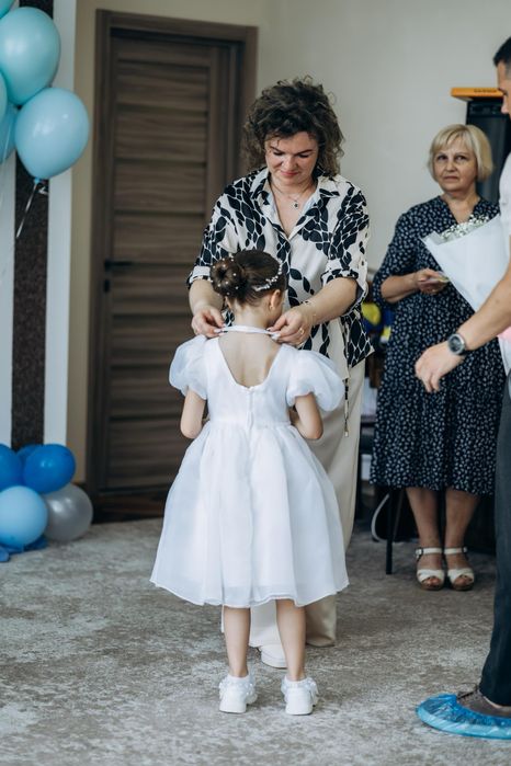 Святкова ніжна біла сукня 122 розмір