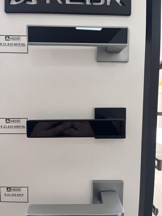 Ручка чорна до міжкімнатних дверей