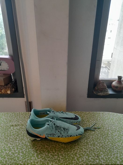 Vendo Chuteiras NIKE muito bonitas como novas