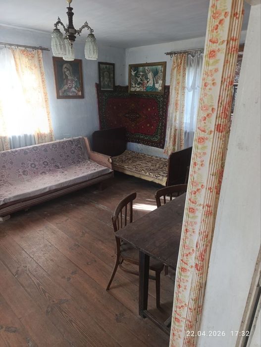 Житловий будинок та земельна ділянка