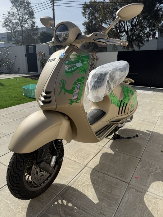 Vendo vespa 946 nova