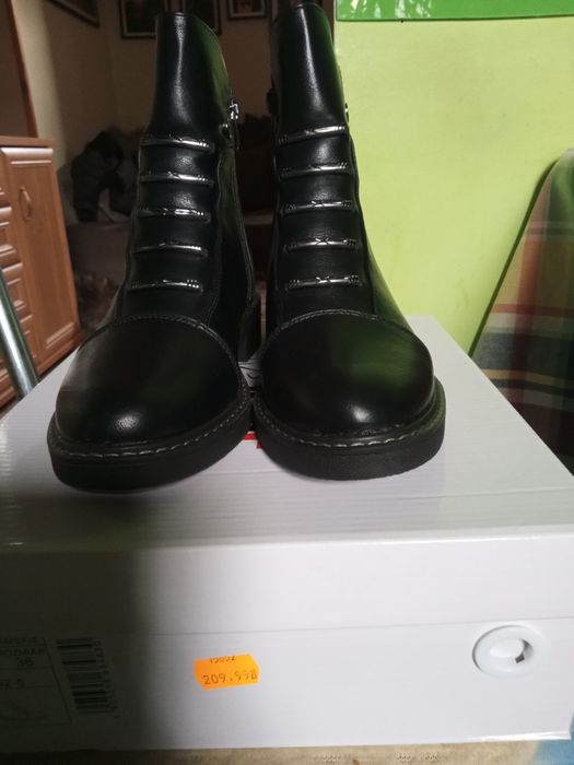 Botki damskie , skórzane nowe .