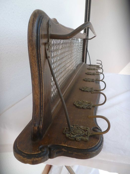 Cabide para casacos e chapéus é Original da Alemanha em madeira escura com palhinha e do Século XIX - XX