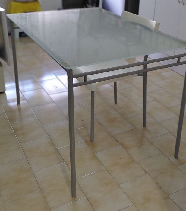Mesa + 4 cadeiras