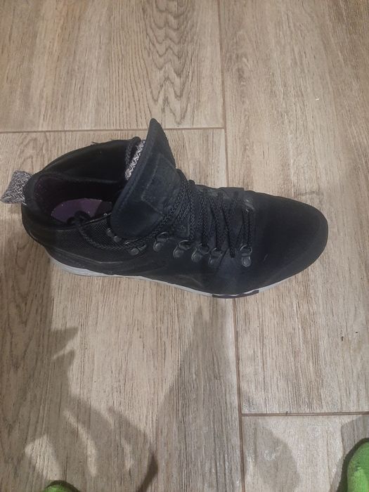 Продам осенние оригинальные кросовки Reebok