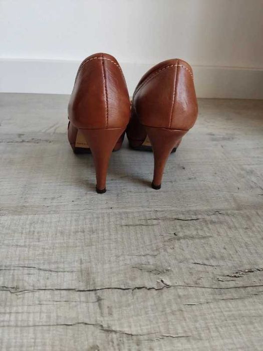 Sapatos de salto alto