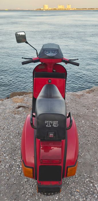 Vespa T5 125 (1986) – Clássico 1.º Dono, Sempre em Garagem