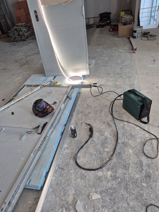 Fazemos telhados em ferro e portas ,corta fogo,e trabalho de serralhar