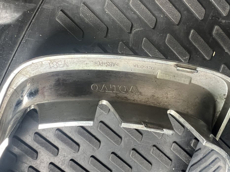 Рамка решітки радіатора Volvo xc70(Y381)