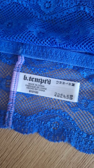 Koronkowy biustonosz braletka b.tempt'd rozm M