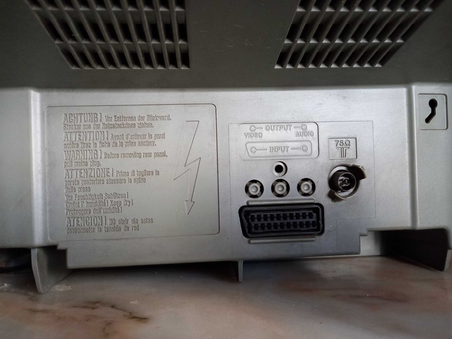 Vende-se/Oferece-se Televisor antigo Samsung