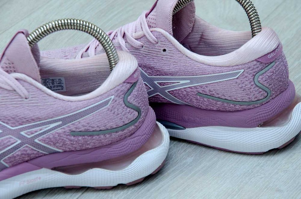 Кросівки жіночі Asics Gel Nimbus 24. Устілка 24,7 см