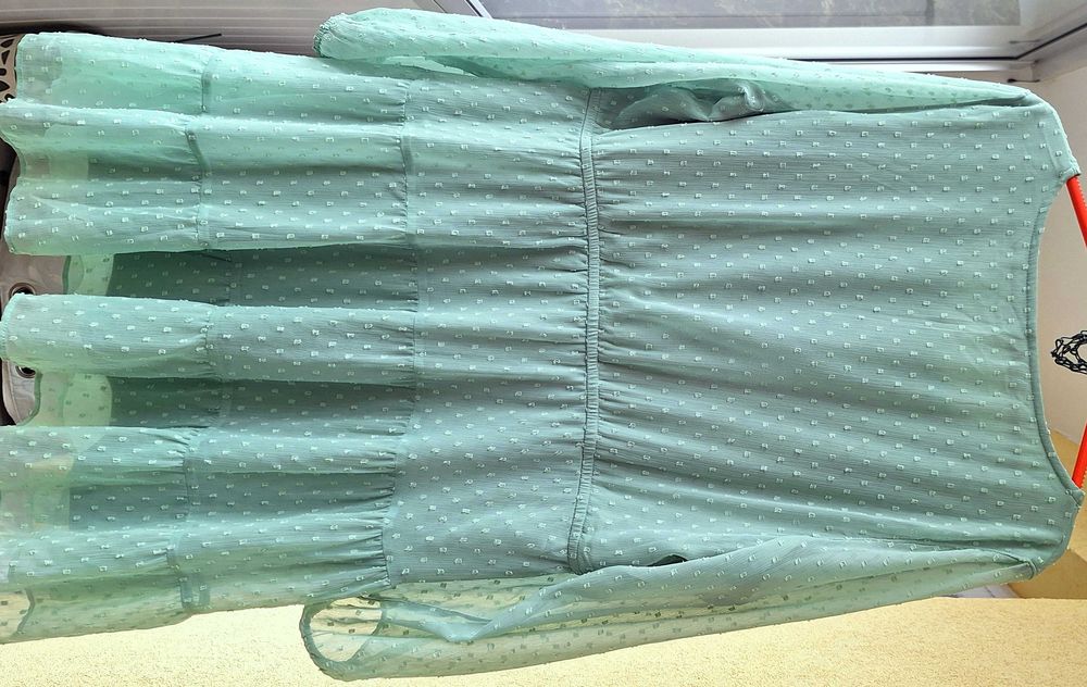 Zwiewna pastelowa miętowa sukienka w kropki H&M Divided
