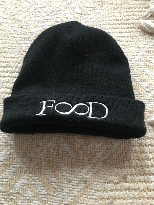 Czarna czapka odwijana podwójna z napisem