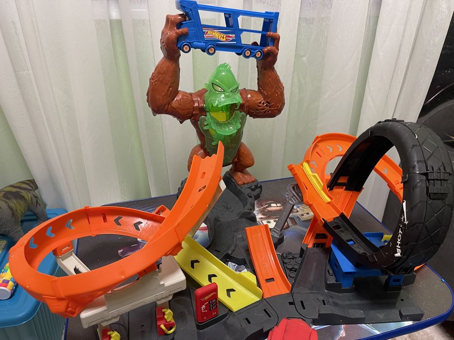 Треки hotwheels і машинки