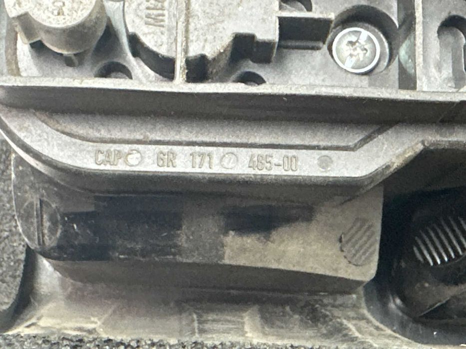 Farolim traseiro esquerdo Renault Master (2012)