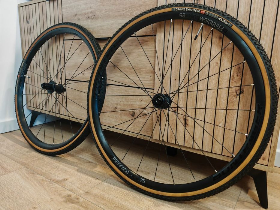 Komplet kół Bontrager Paradigm Comp 25 - jak nowe!! Gravel/szosa