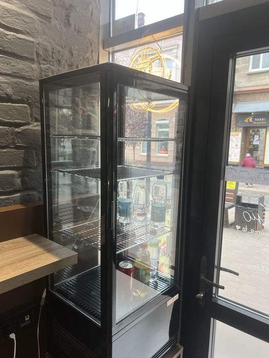 Холодильна вітрина GOOD FOOD