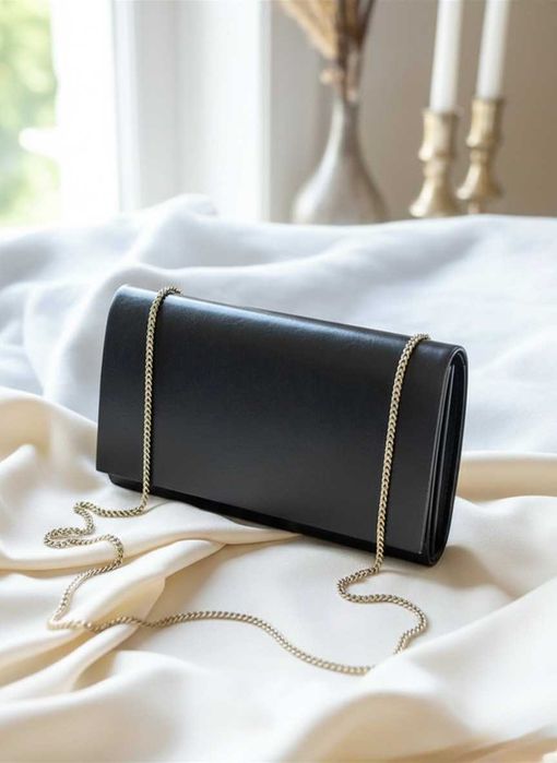 Czarna elegancka kopertówka torebka wieczorowa na łańcuszku