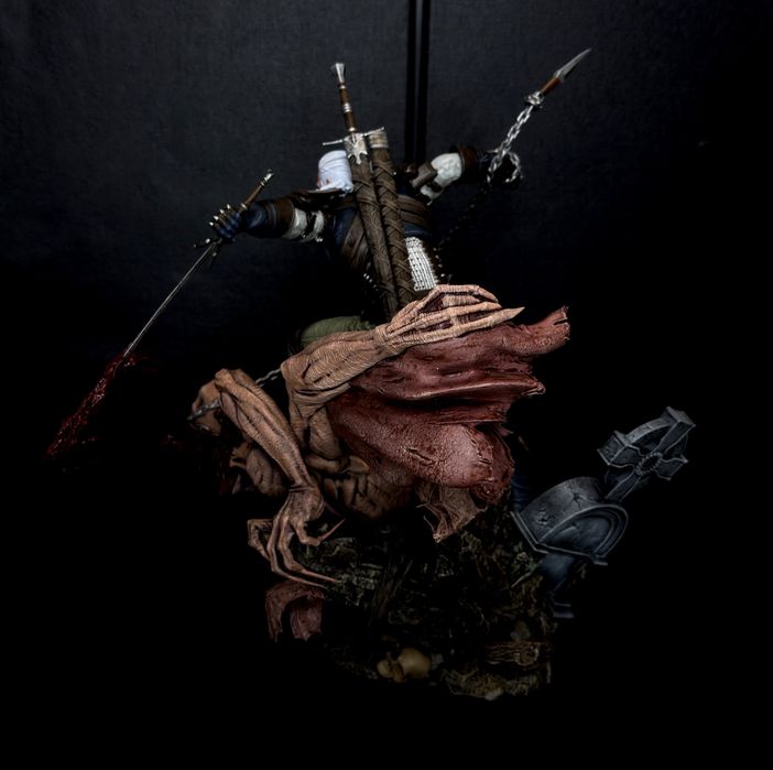 Figurka Geralt z wampirem 30cm