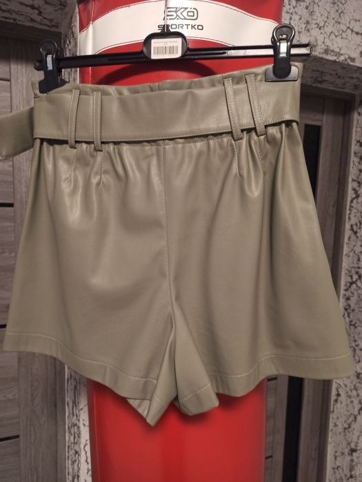 Шорти екошкіра оливка