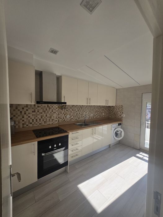 Arrendo apartamento T3 no Feijo