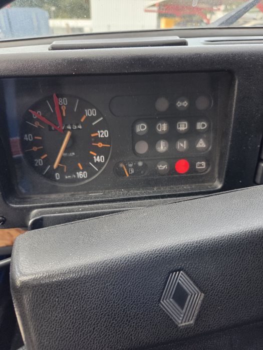 Renault 4F restaurada.