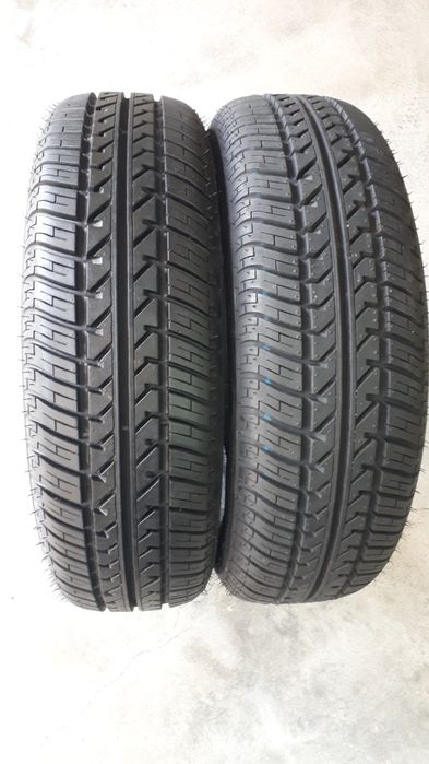 Dois pneus novos 175/70 r14 84T Kléber