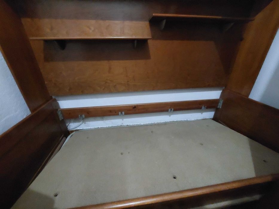 Cama versátil para ambiente compacto