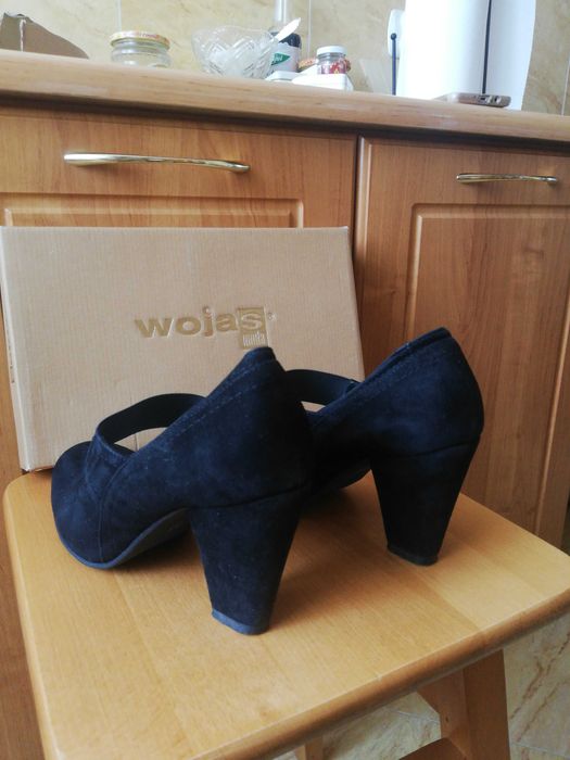 Półbuty czarne skórka welur Wojas