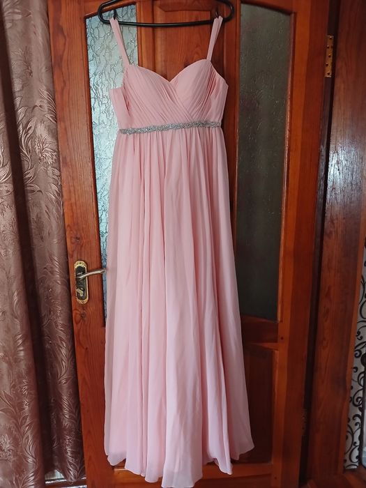 Випускна сукня рожевого кольору