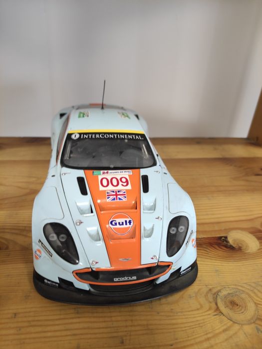 Metalowy Aston Martin DBR9 Gulf solidny model 1:18