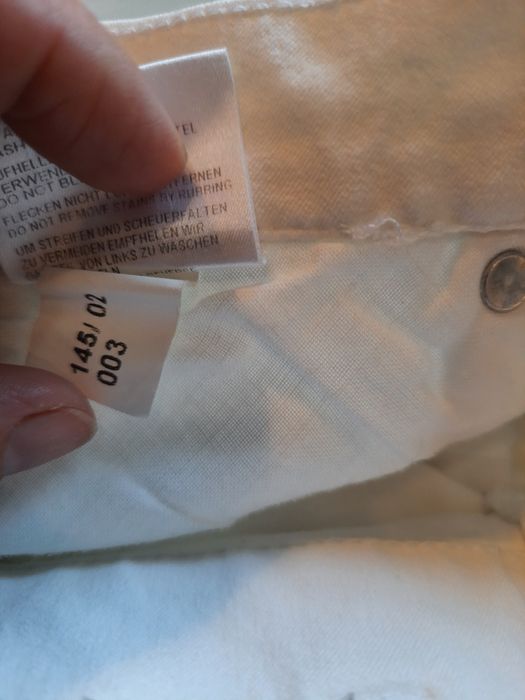 Białe spodnie z dżetami