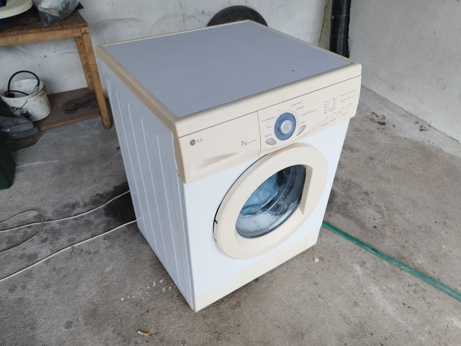 Maquina de lavar roupa LG como nova