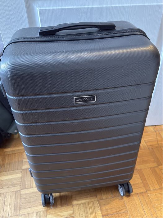 Walizka podrozna sztywna