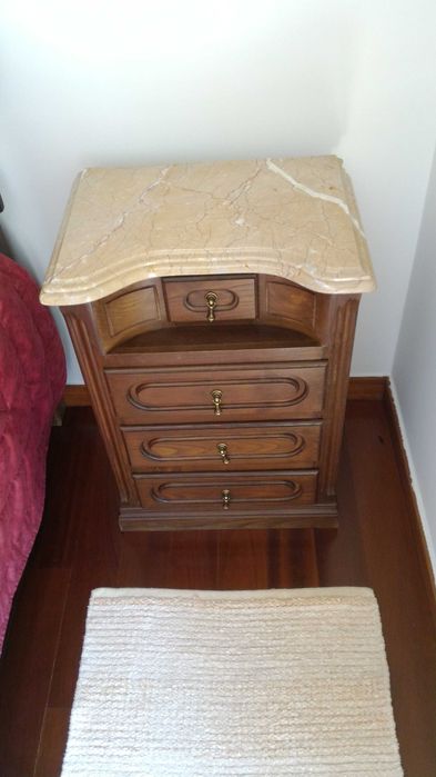 Mobília de quarto de casal em madeira