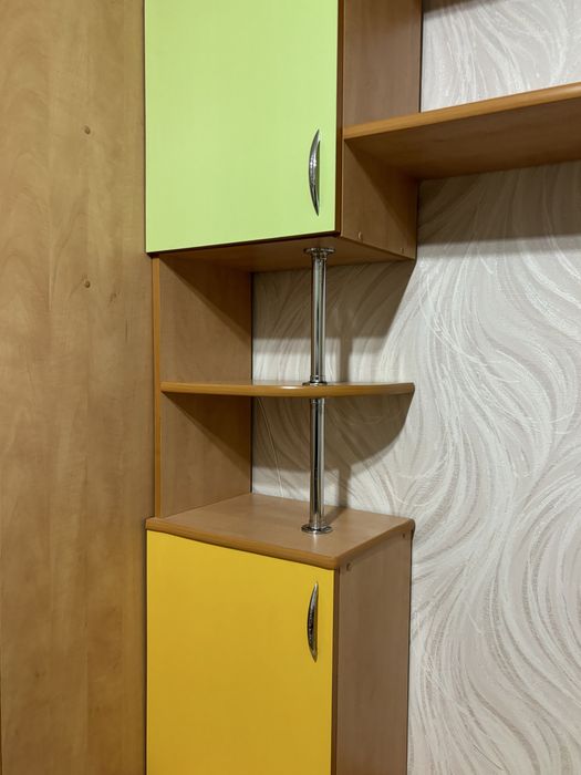 Навісні полиці з тумбами