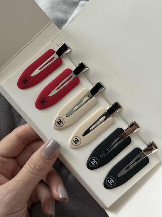 Zestaw spinek do włosów Chanel