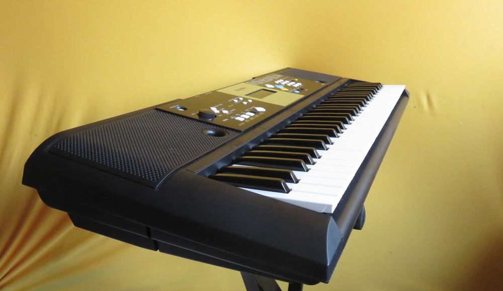 Keyboard YAMAHA YPT-220 z MIDI