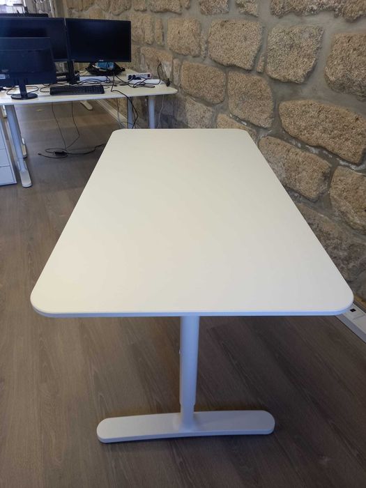 Secretária 160x80cm - Altura regulável 65–85 cm c/ marcas no tampo - Secretária IKEA BEKANT - Tenho 4 unidades
