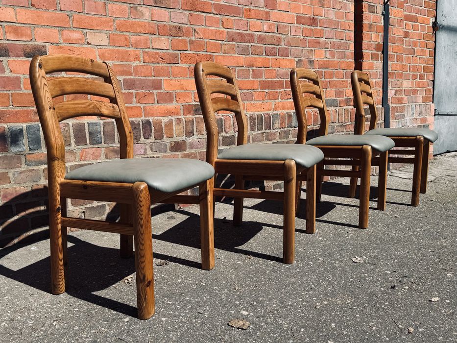 Kompet 4 duńskich krzeseł marki DYRLUND,lata70/80. Nowa włoska skóra naturlana. Vintage,design
