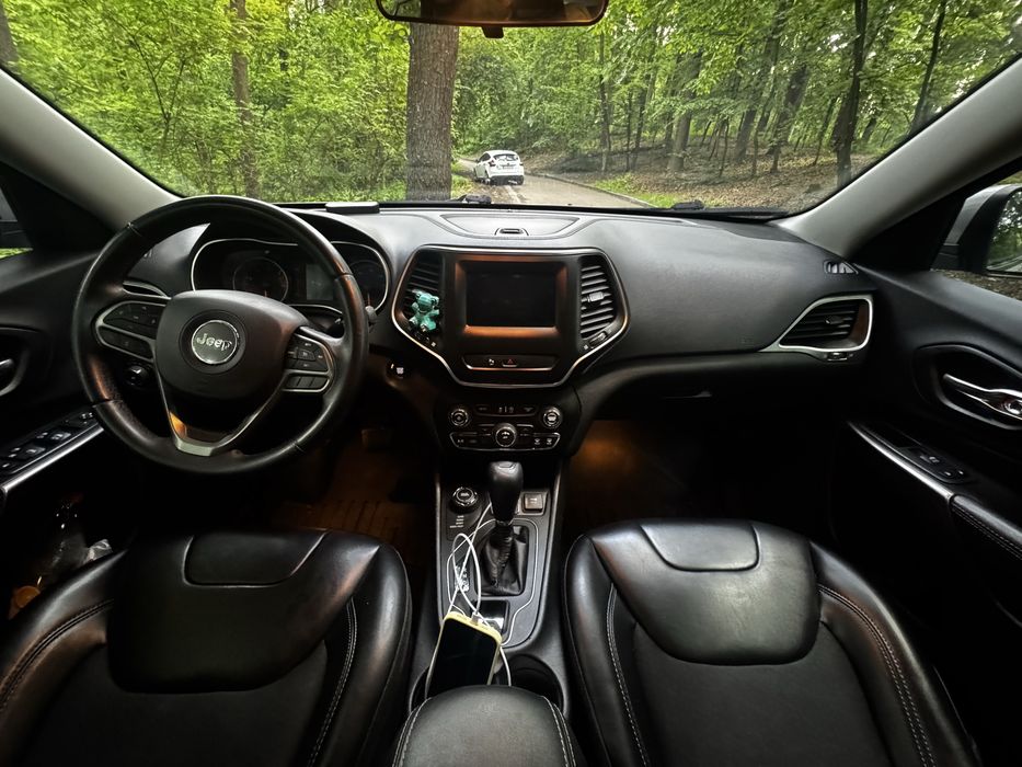 Продам jeep cherokee KL  2019 повний привід газ/бенз