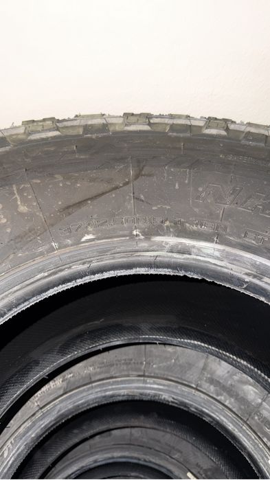 Pneus 37 12.5 r15 como novos