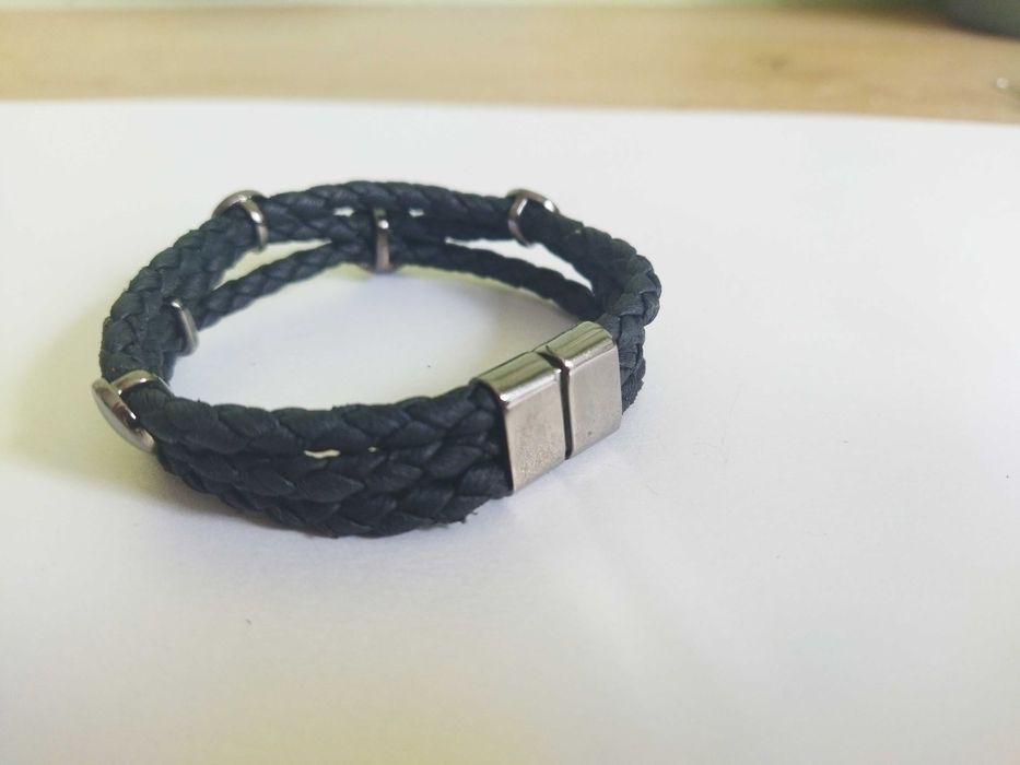 Bransoletka skórzana błyszczące elementy